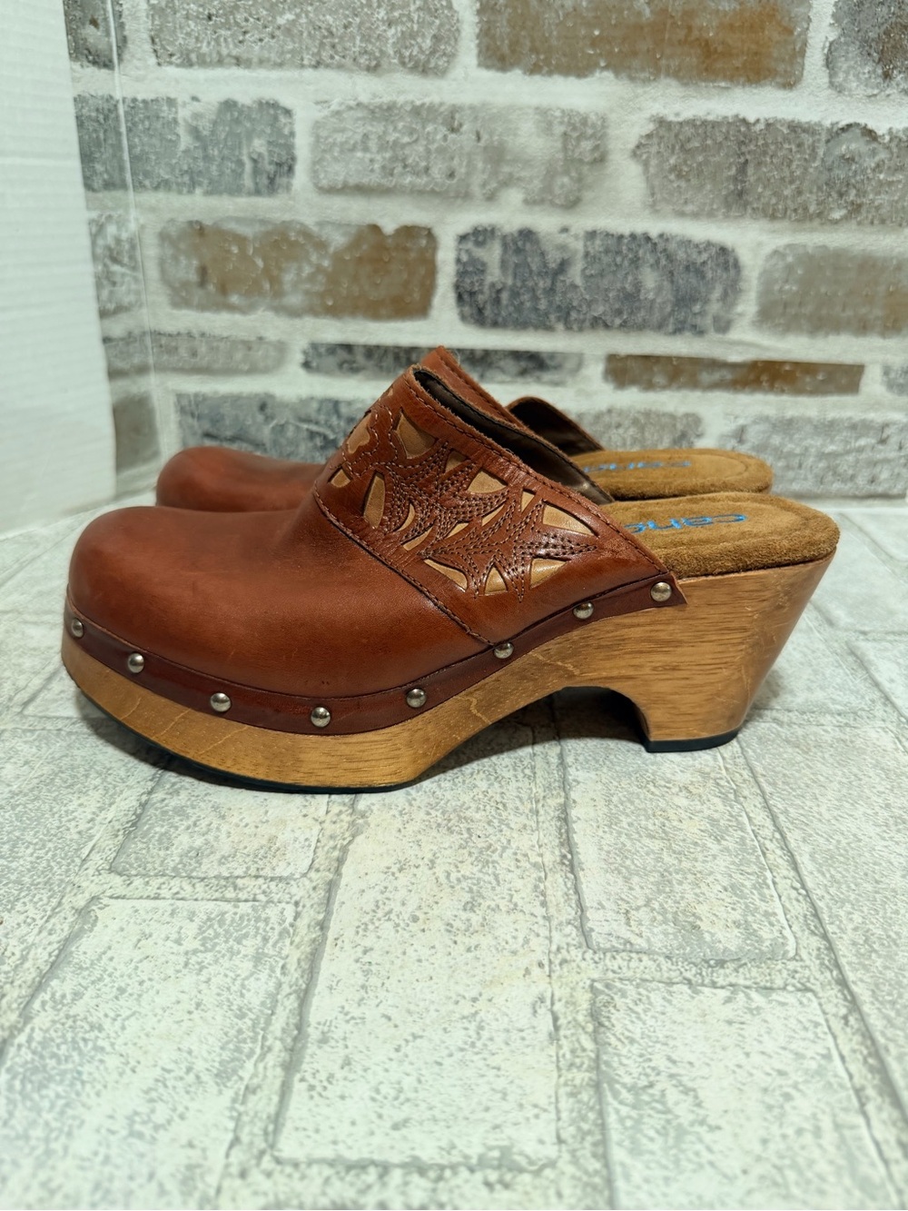Vintage Y2K candies leather clogs size 9 leather / wood